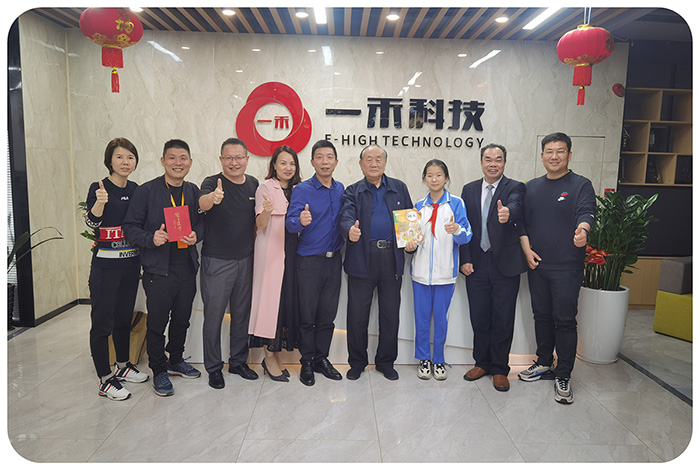 著名詩人、資深報人祁念曾老先生一行人蒞臨一禾科技參觀指導